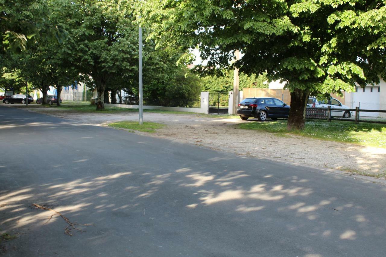 Les Tresors De Lizzie Hotell Coutras Exteriör bild